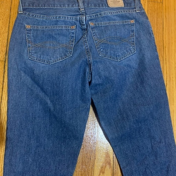 ABERCROMBIE & FITCH Medium Wash Bootcut Jeans Button Fly SIZE 6R - Picture 7 of 9
